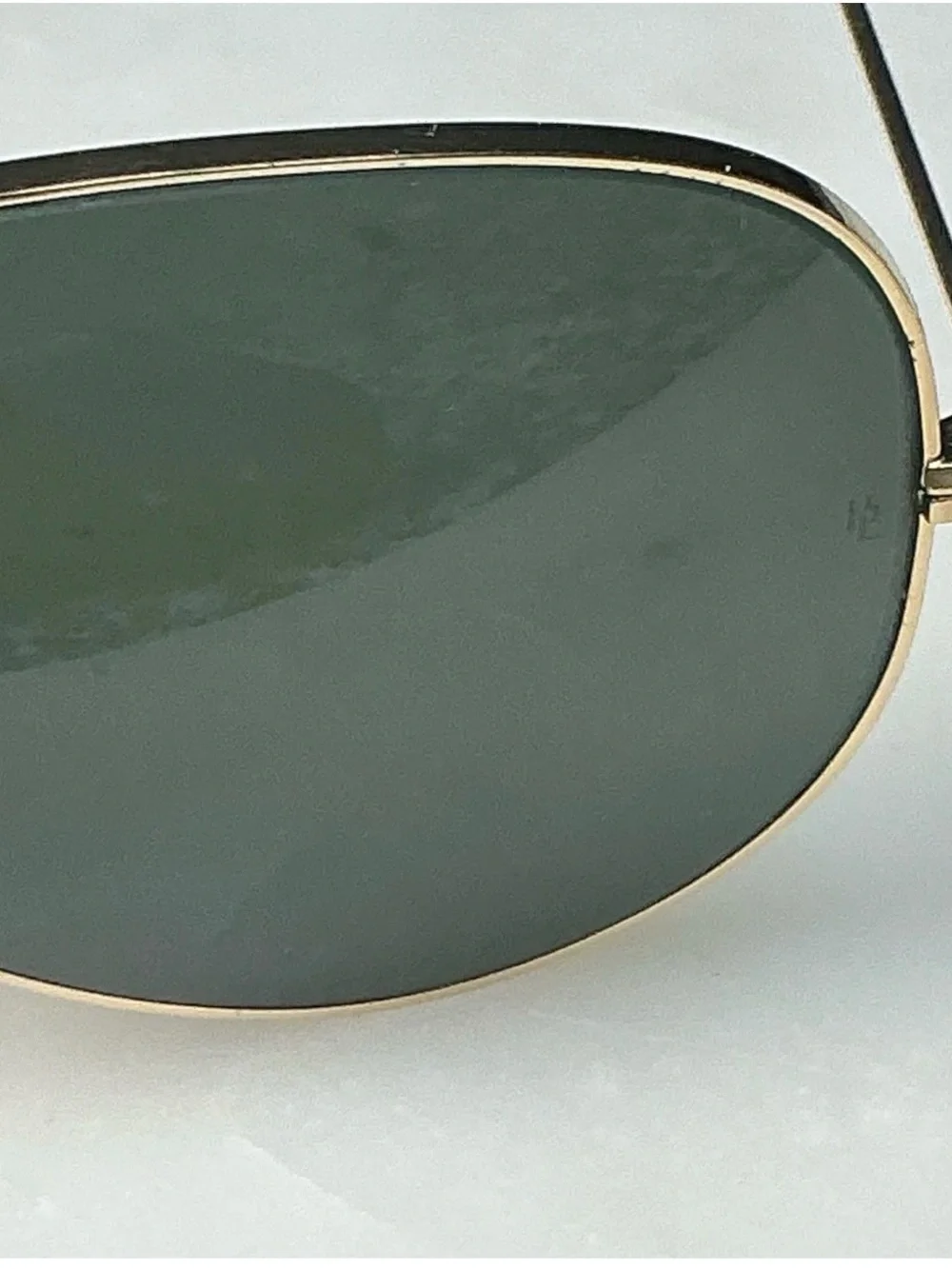 Ray-Ban Men Aviator Sunglasses Gold Metal Frame Green Tinted Glass Lens w/ Case